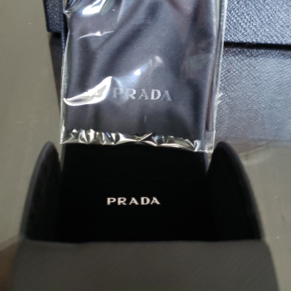Prada sunglasses - Picture 5 of 8